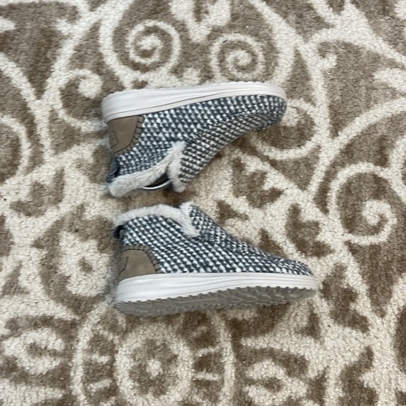 Hey dude Denny women’s chukka shoes size 6 excellent condition - Picture 5 of 6